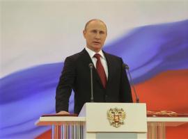 Putin wins back Kremlin as protests loom
