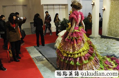 趣图妙语:2012上海婚博会