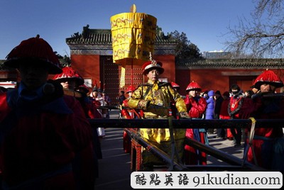 环球之旅:北京地坛庙会热闹非凡