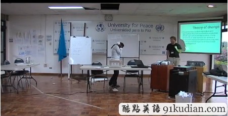 此处不太平! 大学教室天花板突降小猫