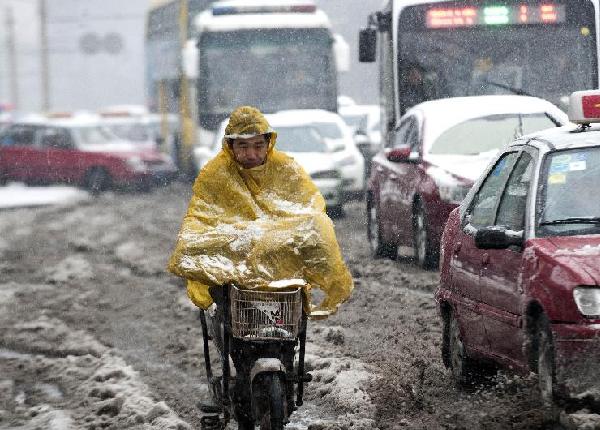 Rare snow hits north China