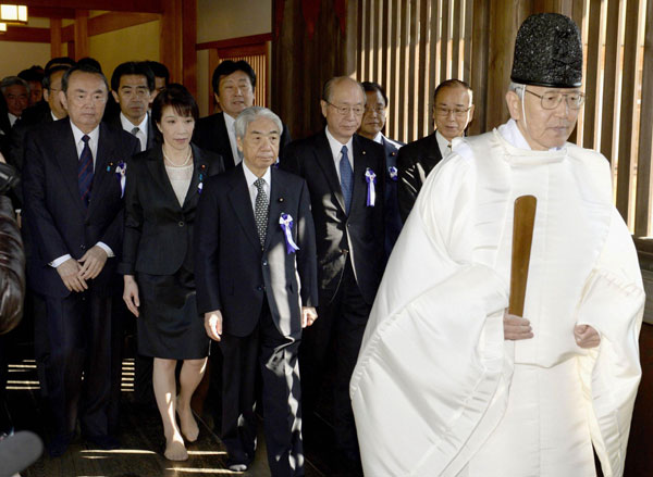 168 Japanese lawmakers visit Yasukuni Shrine