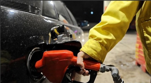 China cuts fuel prices amid weaker demand